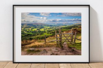 A small green gate stands above Millstone Edge, Peak District